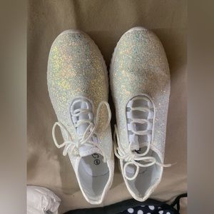 9.5 sparkly tennis shoe, wore once